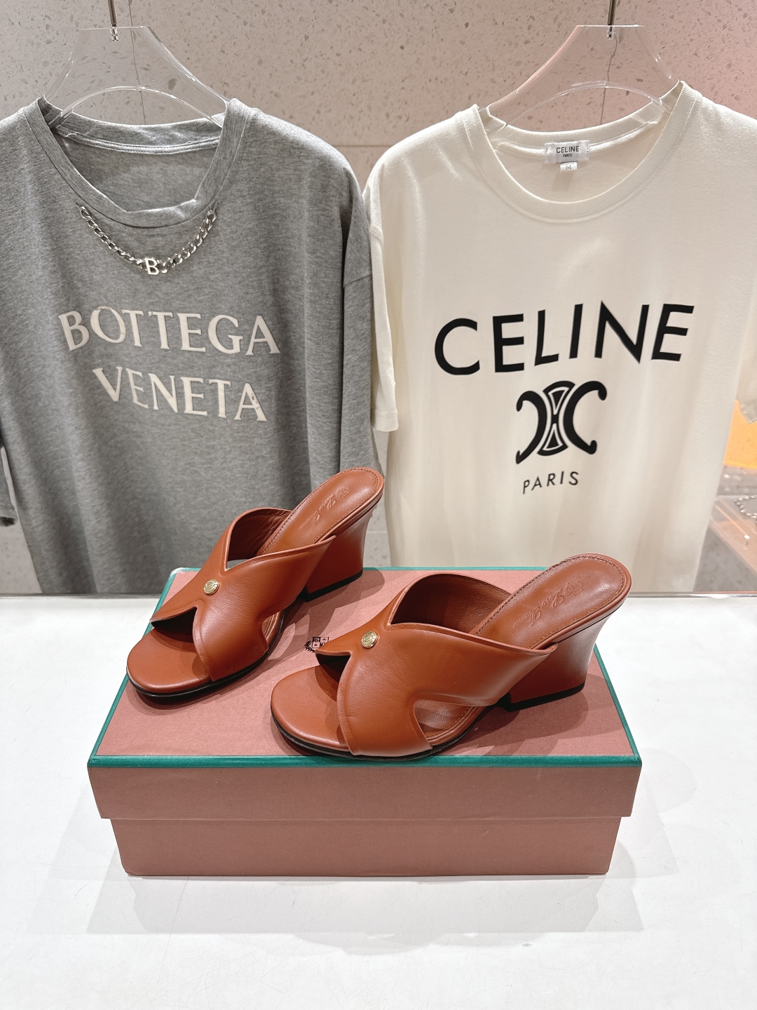 高版本出厂 高跟
Loro Piana* LP||诺悠翩雅2025ss春夏新款高跟拖鞋‼️
【市场顶级品