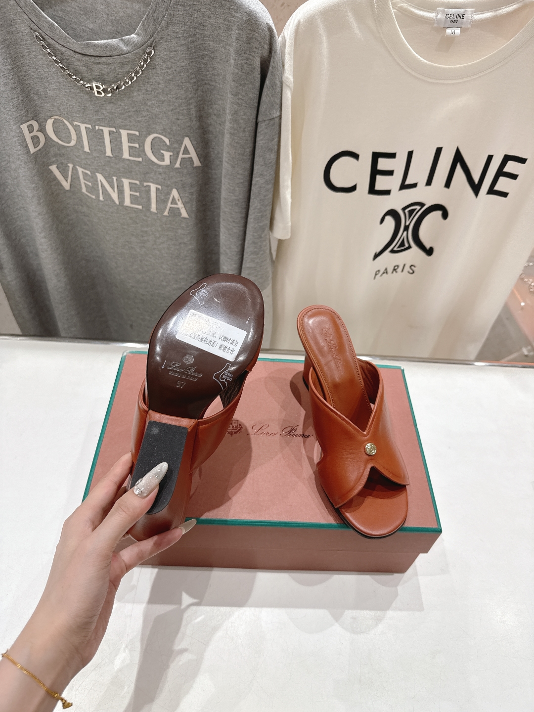 高版本出厂 高跟
Loro Piana* LP||诺悠翩雅2025ss春夏新款高跟拖鞋‼️
【市场顶级品