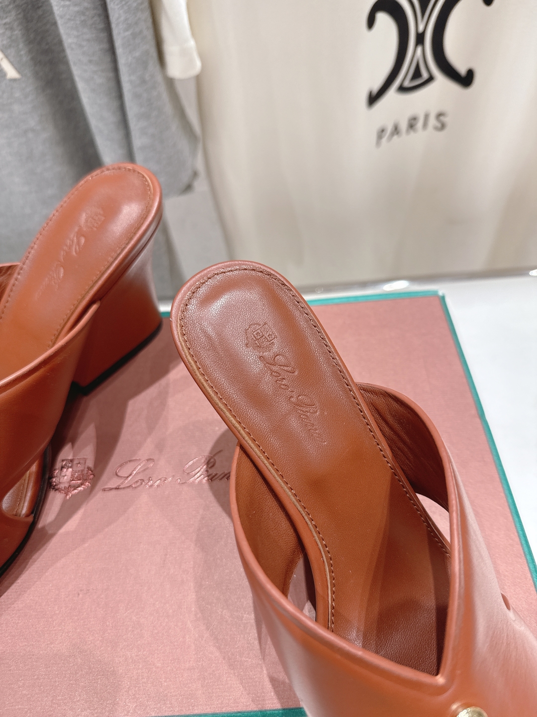 高版本出厂 高跟
Loro Piana* LP||诺悠翩雅2025ss春夏新款高跟拖鞋‼️
【市场顶级品