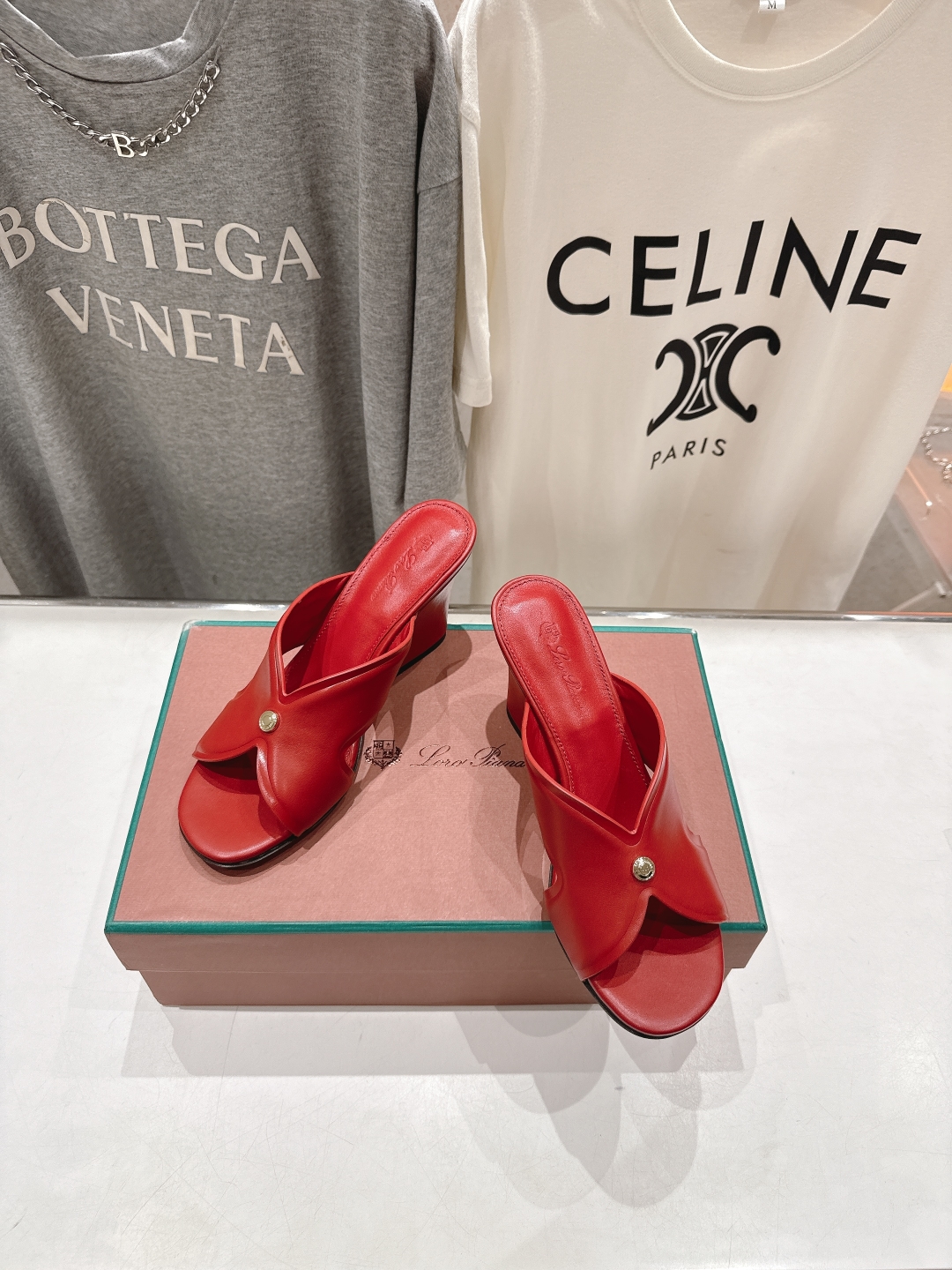 高版本出厂 高跟
Loro Piana* LP||诺悠翩雅2025ss春夏新款高跟拖鞋‼️
【市场顶级品