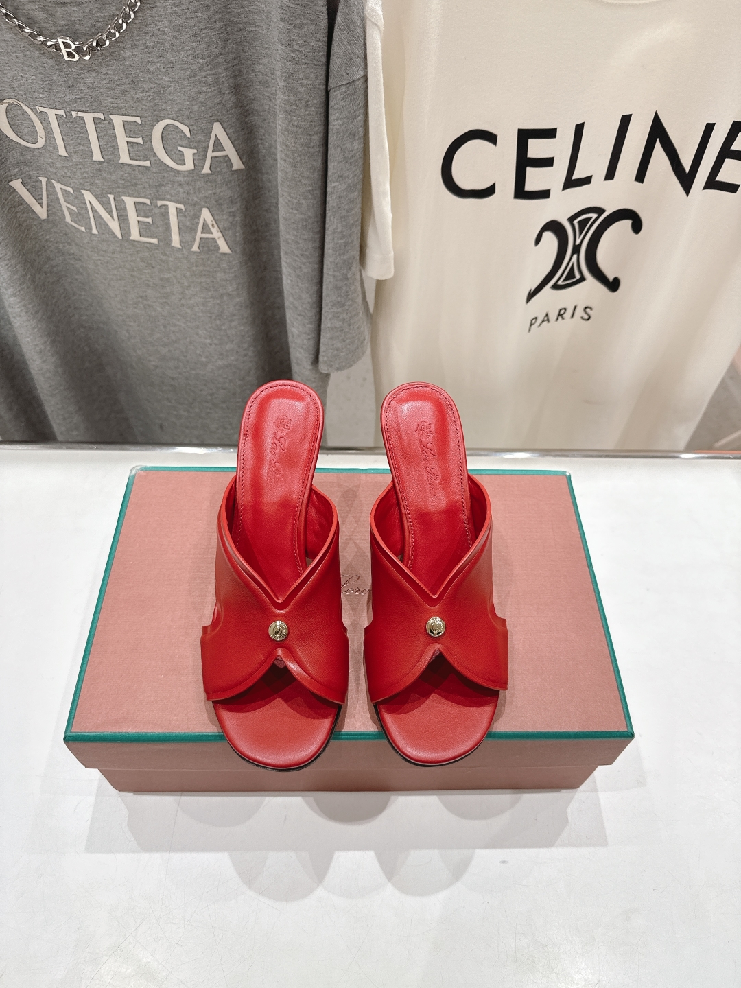高版本出厂 高跟
Loro Piana* LP||诺悠翩雅2025ss春夏新款高跟拖鞋‼️
【市场顶级品