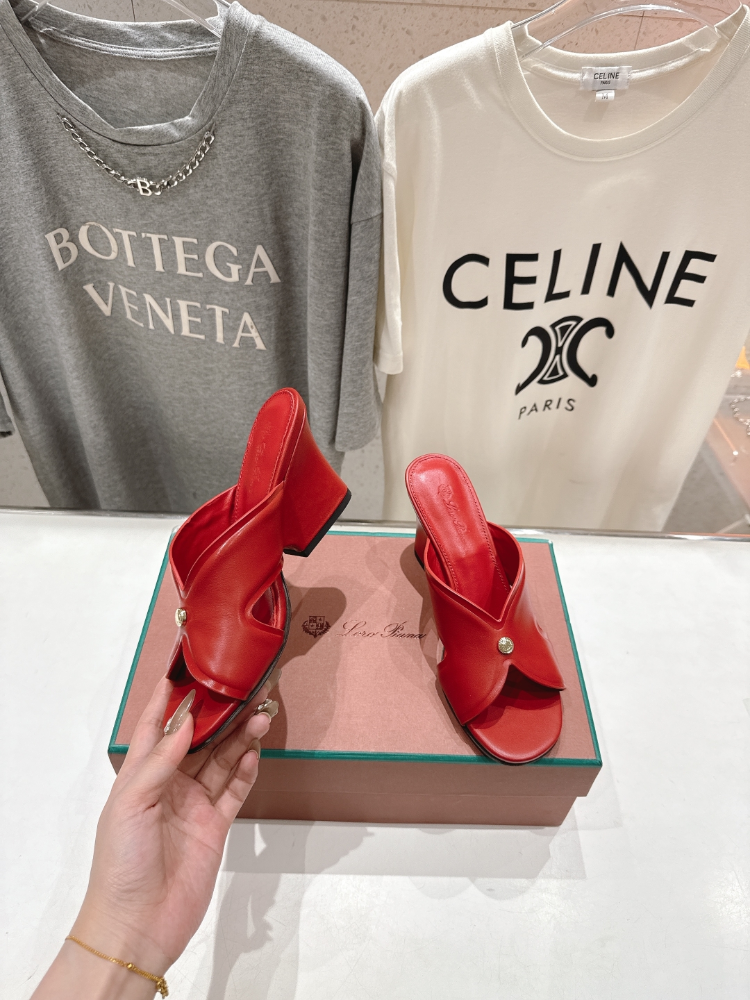 高版本出厂 高跟
Loro Piana* LP||诺悠翩雅2025ss春夏新款高跟拖鞋‼️
【市场顶级品