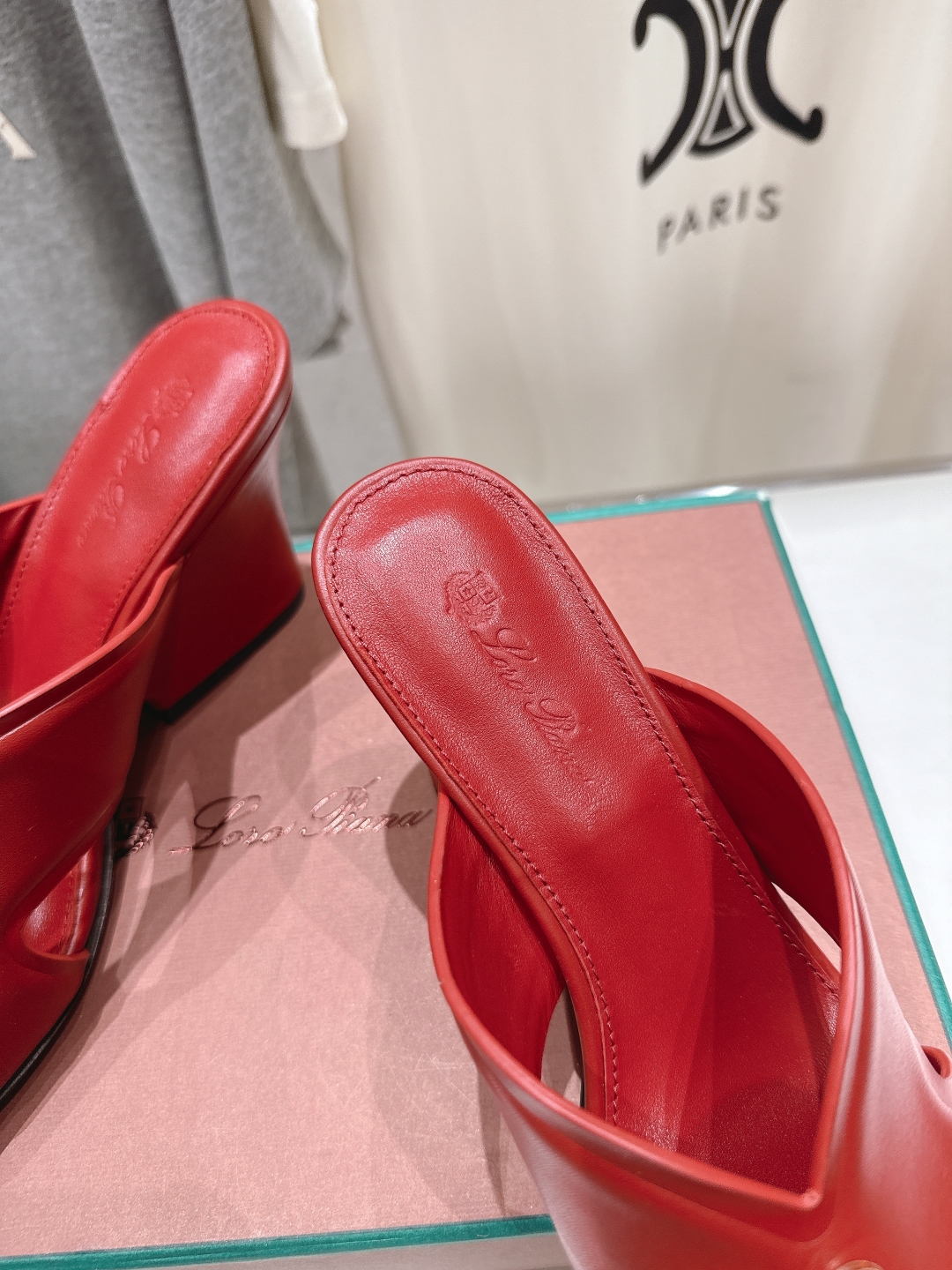 高版本出厂 高跟
Loro Piana* LP||诺悠翩雅2025ss春夏新款高跟拖鞋‼️
【市场顶级品