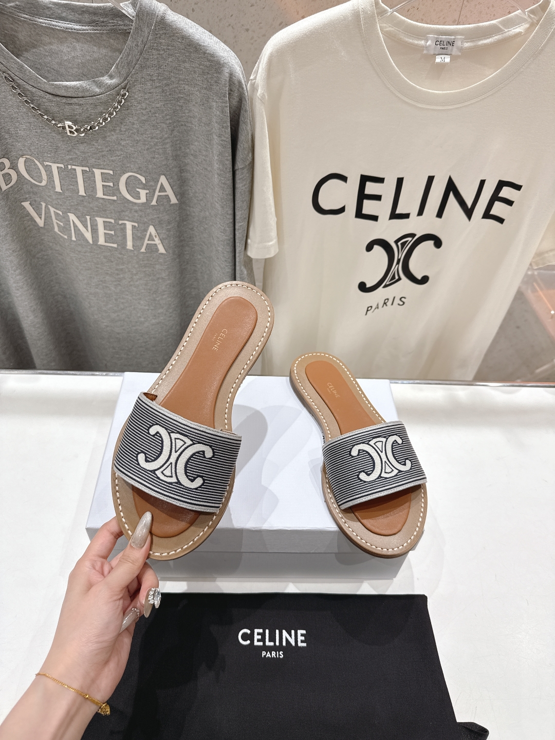 高版本出厂
 Celine*塞琳2025ss思琳初夏新款凯旋门Logo凉拖鞋
高级感十足  网红ins种