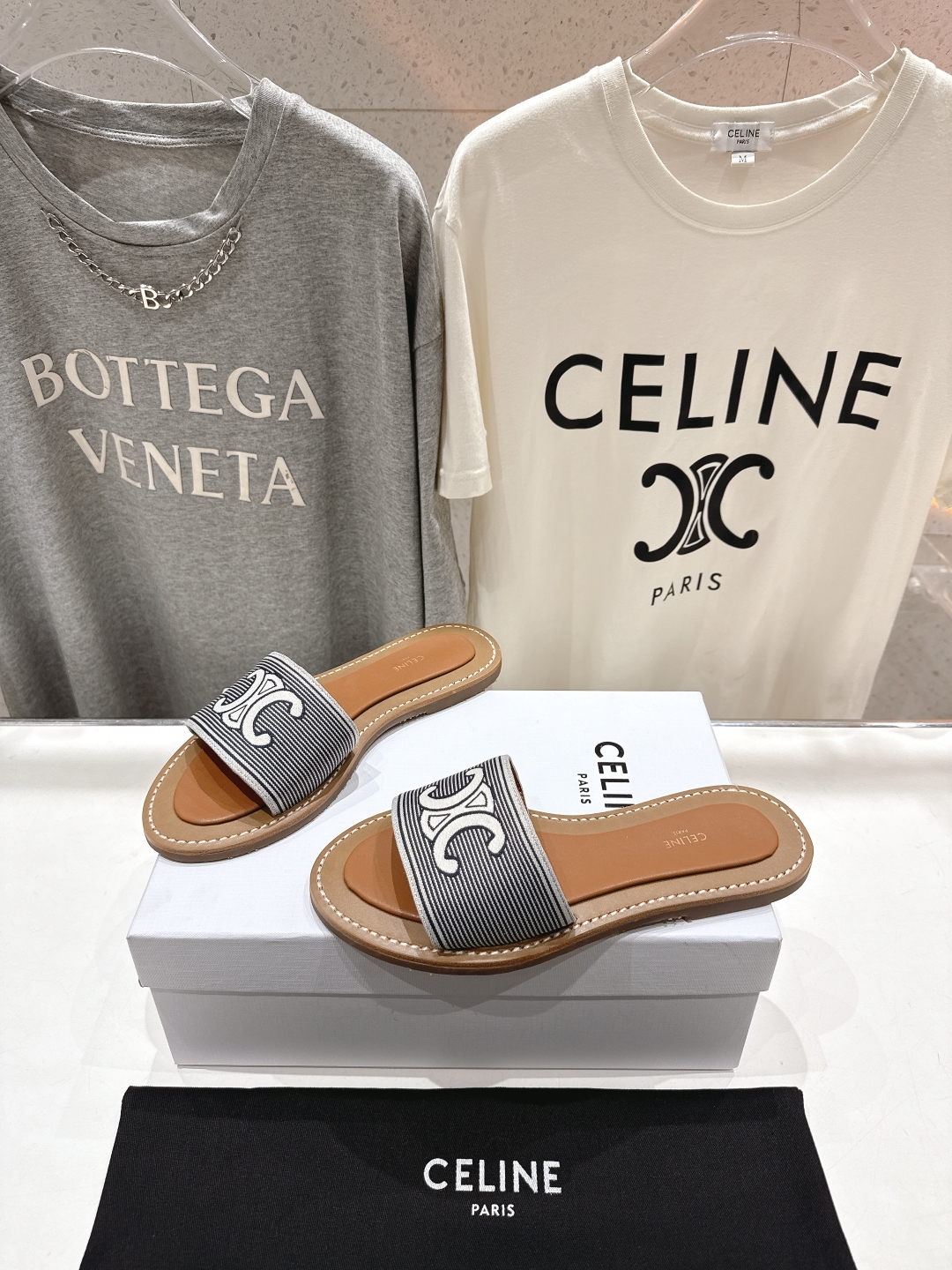 高版本出厂
 Celine*塞琳2025ss思琳初夏新款凯旋门Logo凉拖鞋
高级感十足  网红ins种