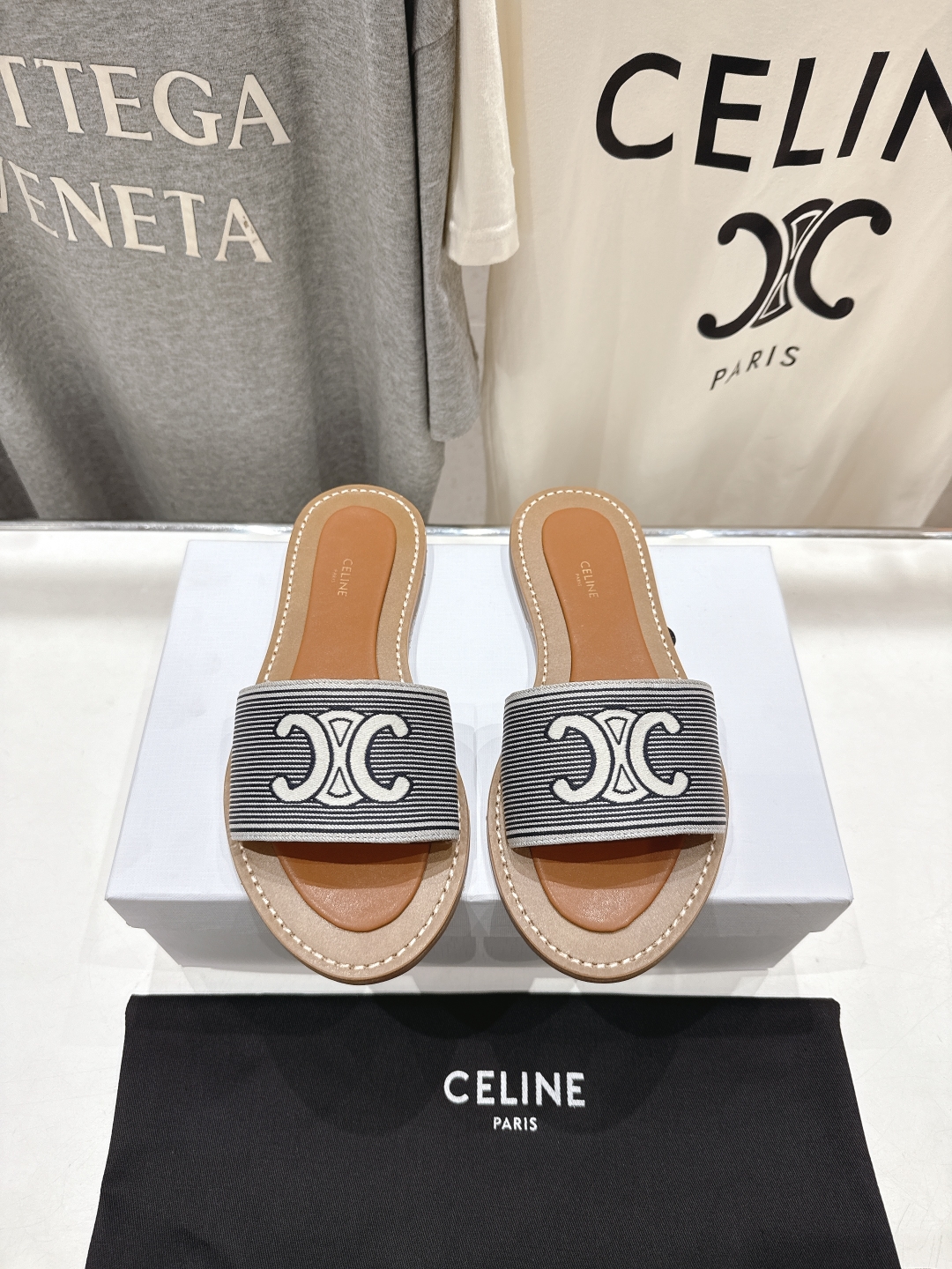 高版本出厂
 Celine*塞琳2025ss思琳初夏新款凯旋门Logo凉拖鞋
高级感十足  网红ins种