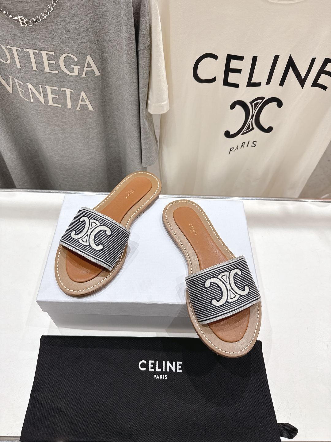 高版本出厂
 Celine*塞琳2025ss思琳初夏新款凯旋门Logo凉拖鞋
高级感十足  网红ins种