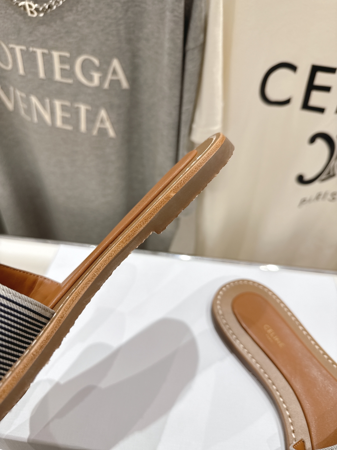 高版本出厂
 Celine*塞琳2025ss思琳初夏新款凯旋门Logo凉拖鞋
高级感十足  网红ins种