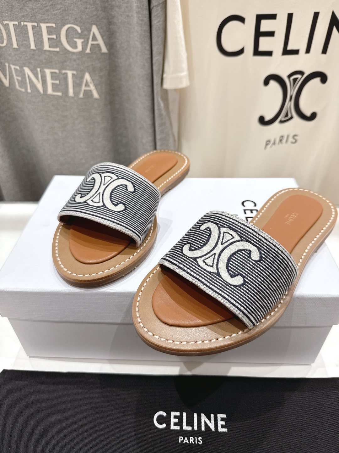 高版本出厂
 Celine*塞琳2025ss思琳初夏新款凯旋门Logo凉拖鞋
高级感十足  网红ins种