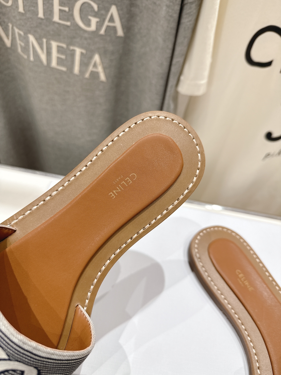 高版本出厂
 Celine*塞琳2025ss思琳初夏新款凯旋门Logo凉拖鞋
高级感十足  网红ins种