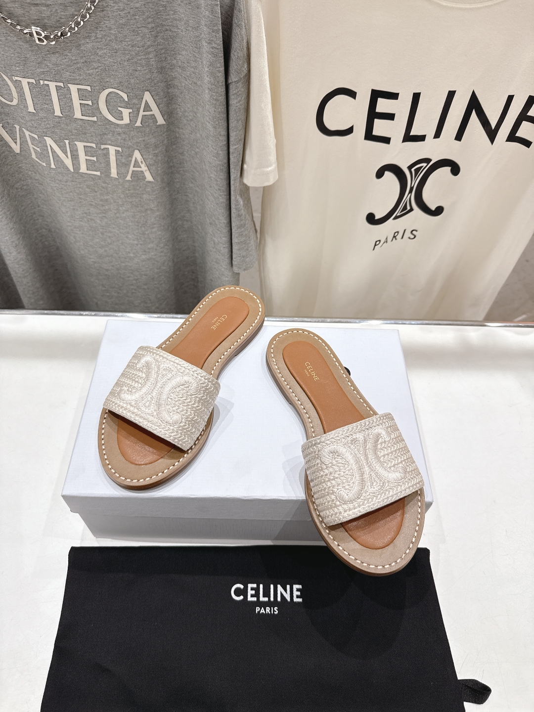 高版本出厂
 Celine*塞琳2025ss思琳初夏新款凯旋门Logo凉拖鞋
高级感十足  网红ins种