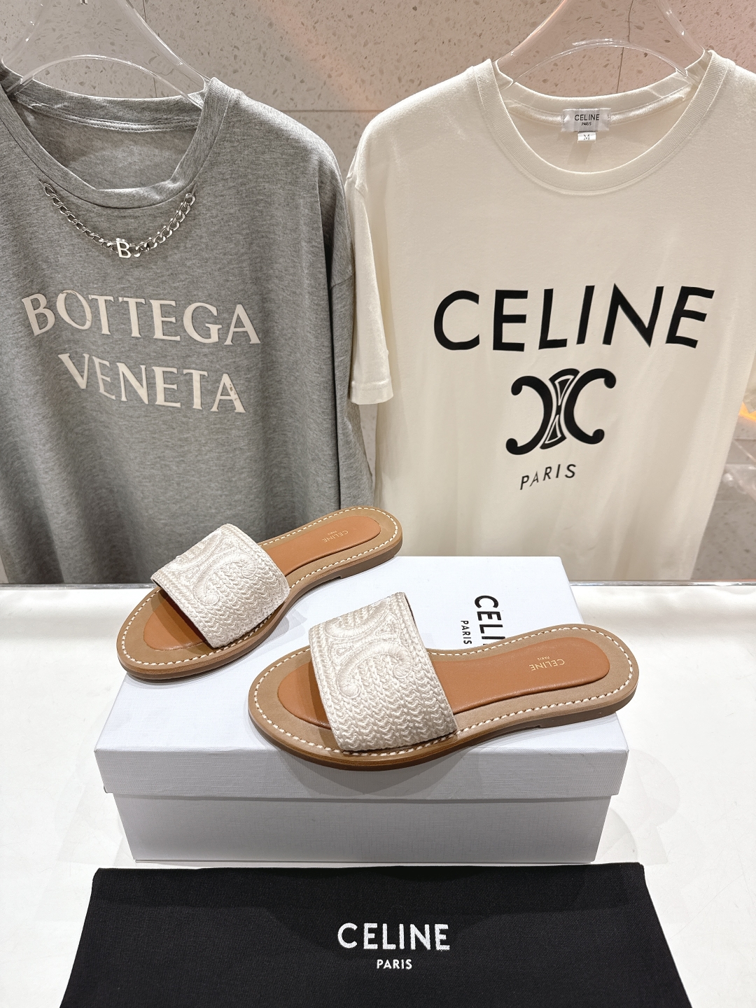 高版本出厂
 Celine*塞琳2025ss思琳初夏新款凯旋门Logo凉拖鞋
高级感十足  网红ins种
