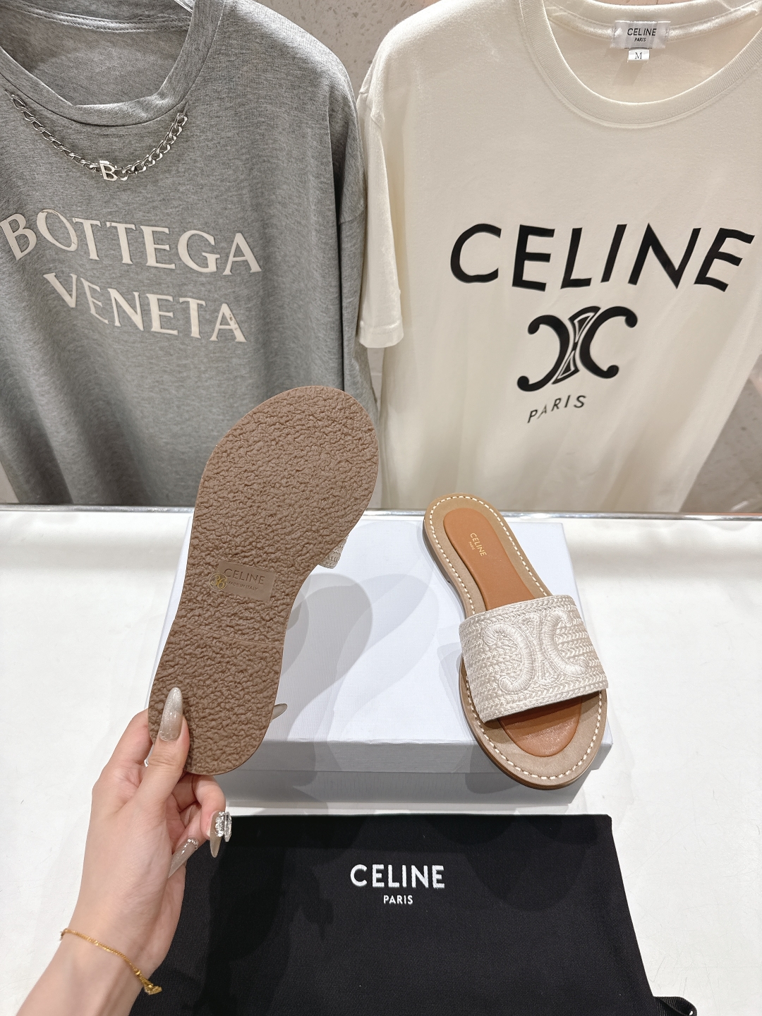 高版本出厂
 Celine*塞琳2025ss思琳初夏新款凯旋门Logo凉拖鞋
高级感十足  网红ins种