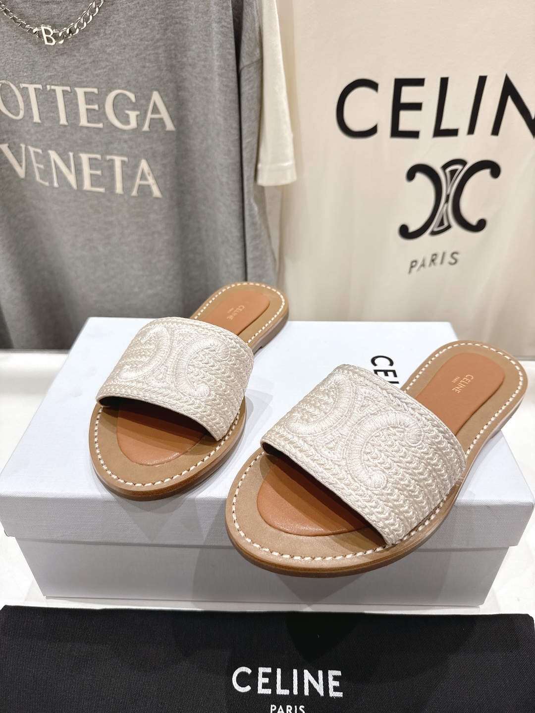 高版本出厂
 Celine*塞琳2025ss思琳初夏新款凯旋门Logo凉拖鞋
高级感十足  网红ins种