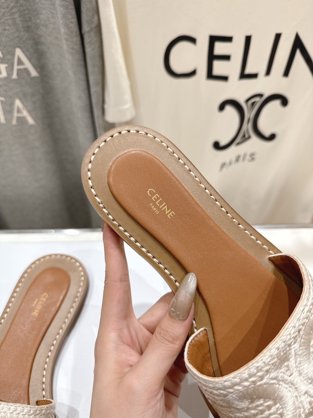 高版本出厂
 Celine*塞琳2025ss思琳初夏新款凯旋门Logo凉拖鞋
高级感十足  网红ins种