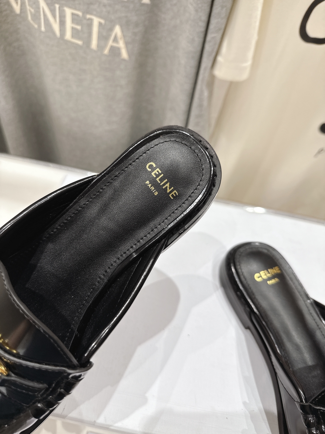 高版本出厂
 Celine*赛琳新品爆款平底半包拖鞋乐福鞋，2025全新升级版力推单品
🔝明星同款，舒适