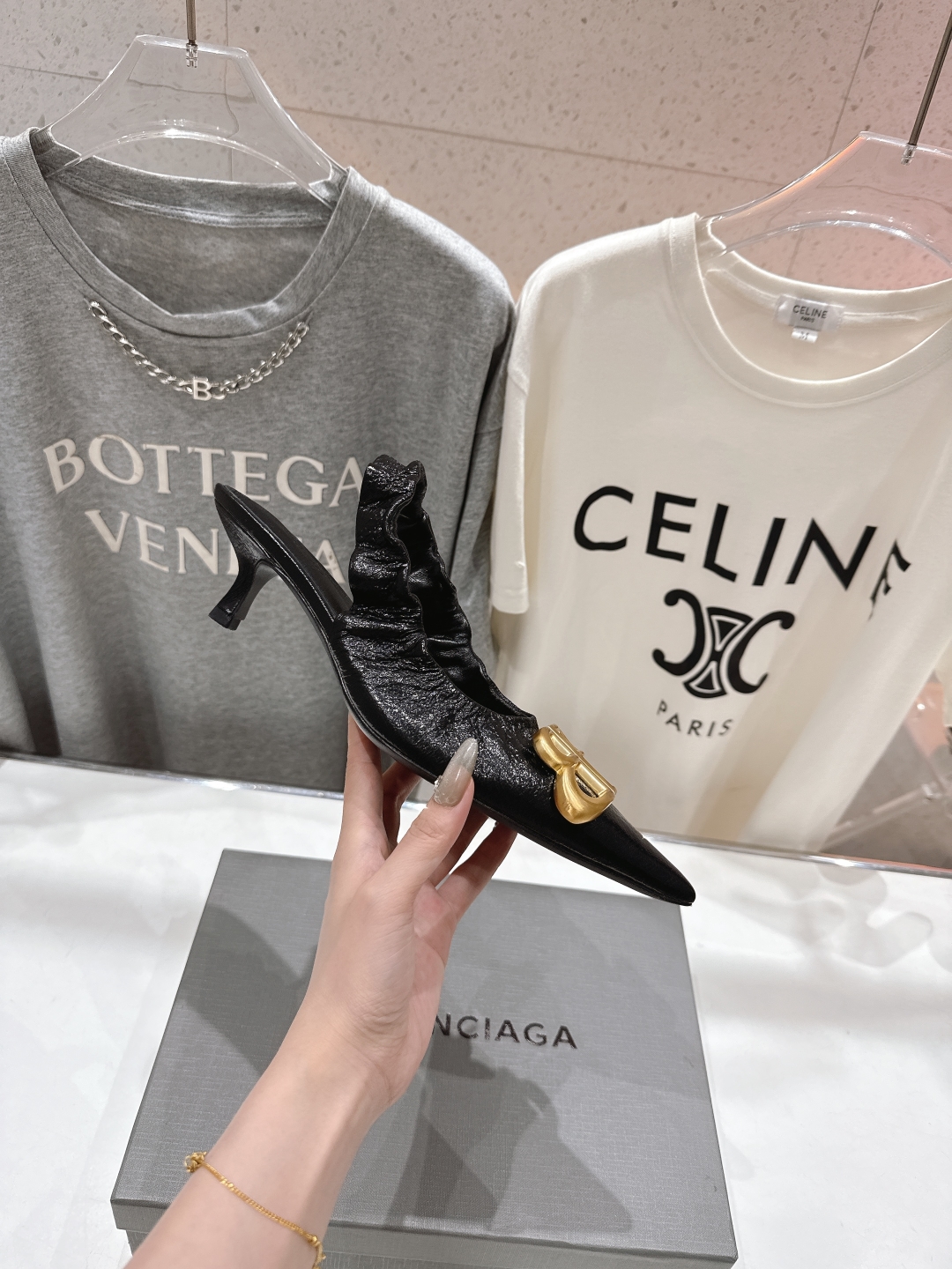 高版本出厂
  BALENCIAG*巴黎世家2025ss春秋新款高跟鞋凉鞋
非常舒服的高跟鞋，极简设计理