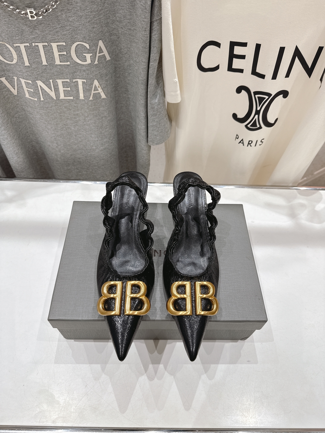 高版本出厂
  BALENCIAG*巴黎世家2025ss春秋新款高跟鞋凉鞋
非常舒服的高跟鞋，极简设计理