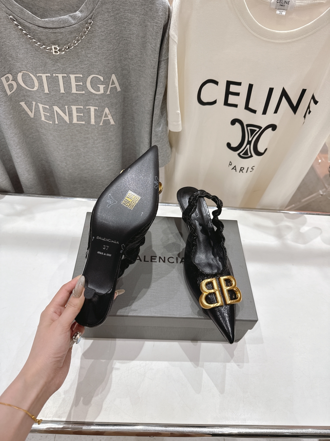 高版本出厂
  BALENCIAG*巴黎世家2025ss春秋新款高跟鞋凉鞋
非常舒服的高跟鞋，极简设计理
