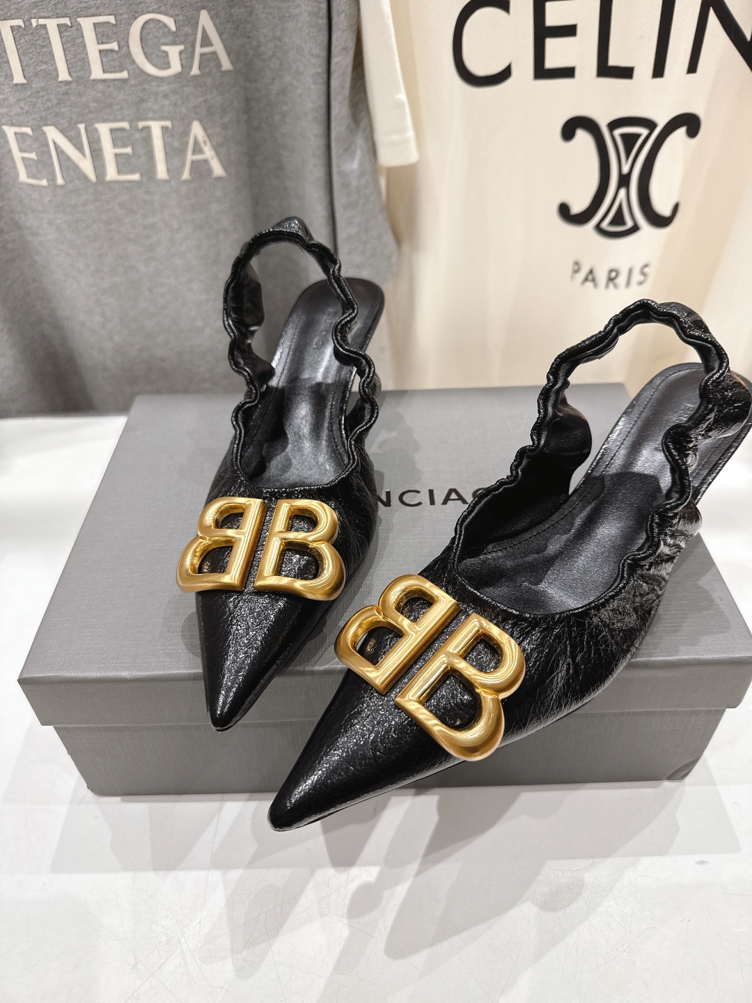 高版本出厂
  BALENCIAG*巴黎世家2025ss春秋新款高跟鞋凉鞋
非常舒服的高跟鞋，极简设计理