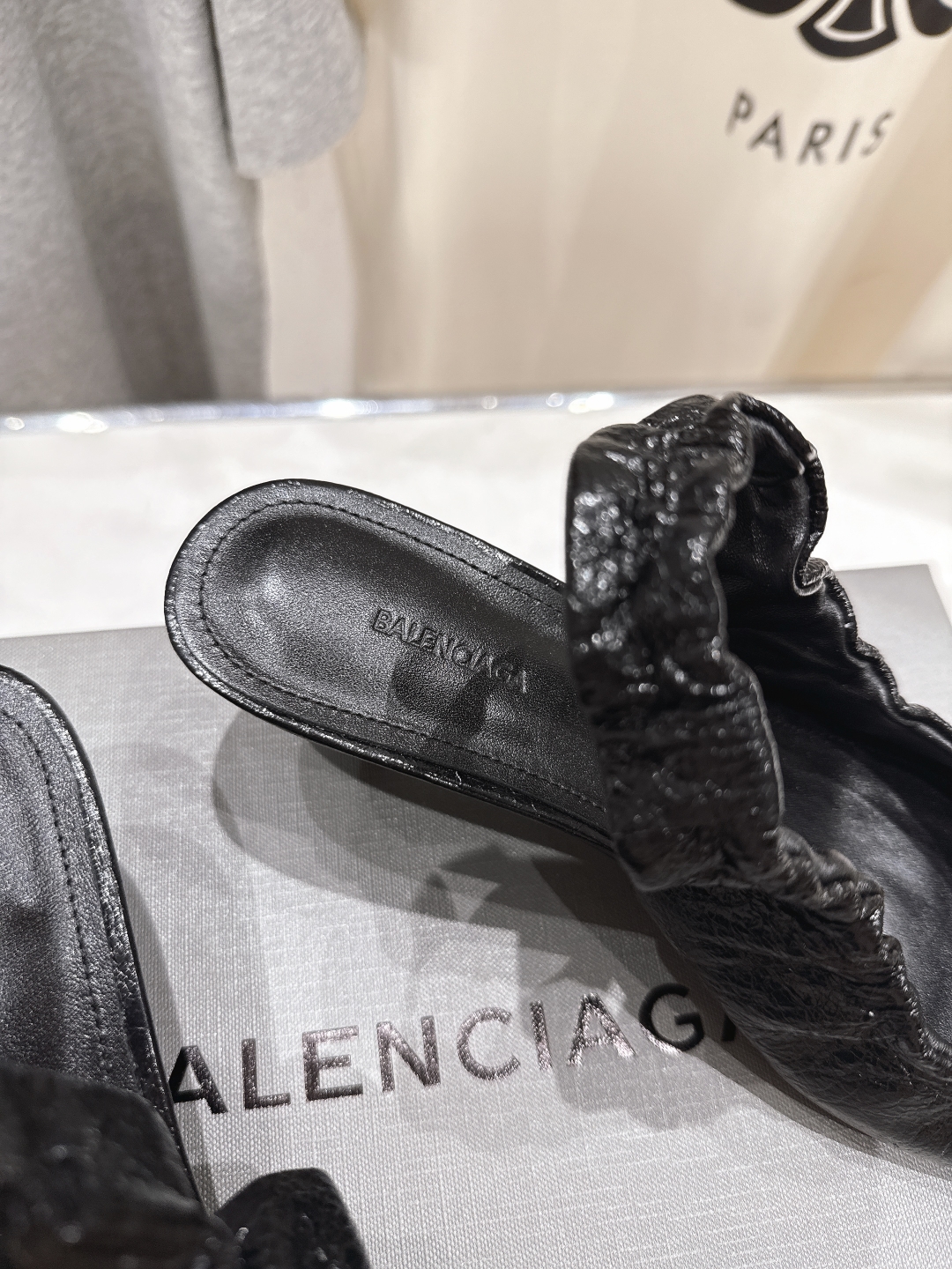 高版本出厂
  BALENCIAG*巴黎世家2025ss春秋新款高跟鞋凉鞋
非常舒服的高跟鞋，极简设计理