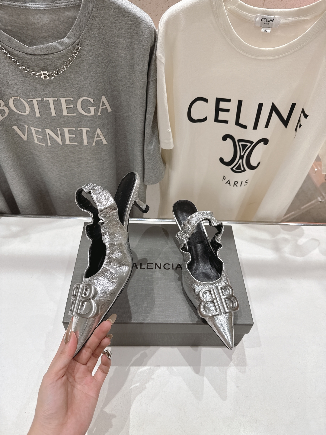 高版本出厂
  BALENCIAG*巴黎世家2025ss春秋新款高跟鞋凉鞋
非常舒服的高跟鞋，极简设计理