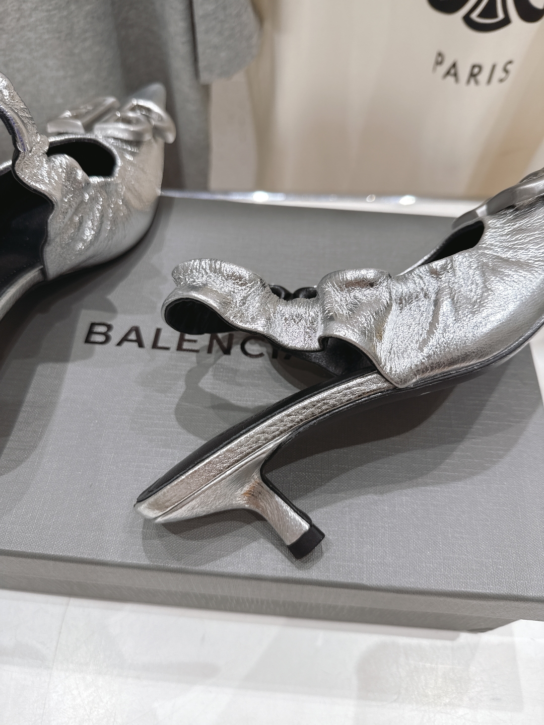 高版本出厂
  BALENCIAG*巴黎世家2025ss春秋新款高跟鞋凉鞋
非常舒服的高跟鞋，极简设计理