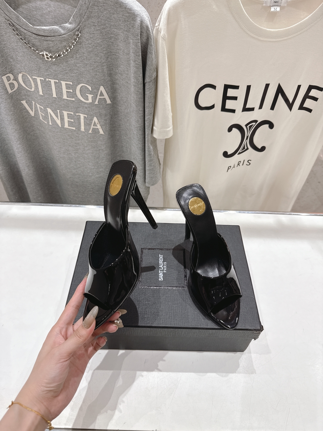 高版本出厂
 SAINT LAUREN*～圣罗兰ysl 25ss春夏全新走秀款高跟拖鞋·全新鞋型

唯有