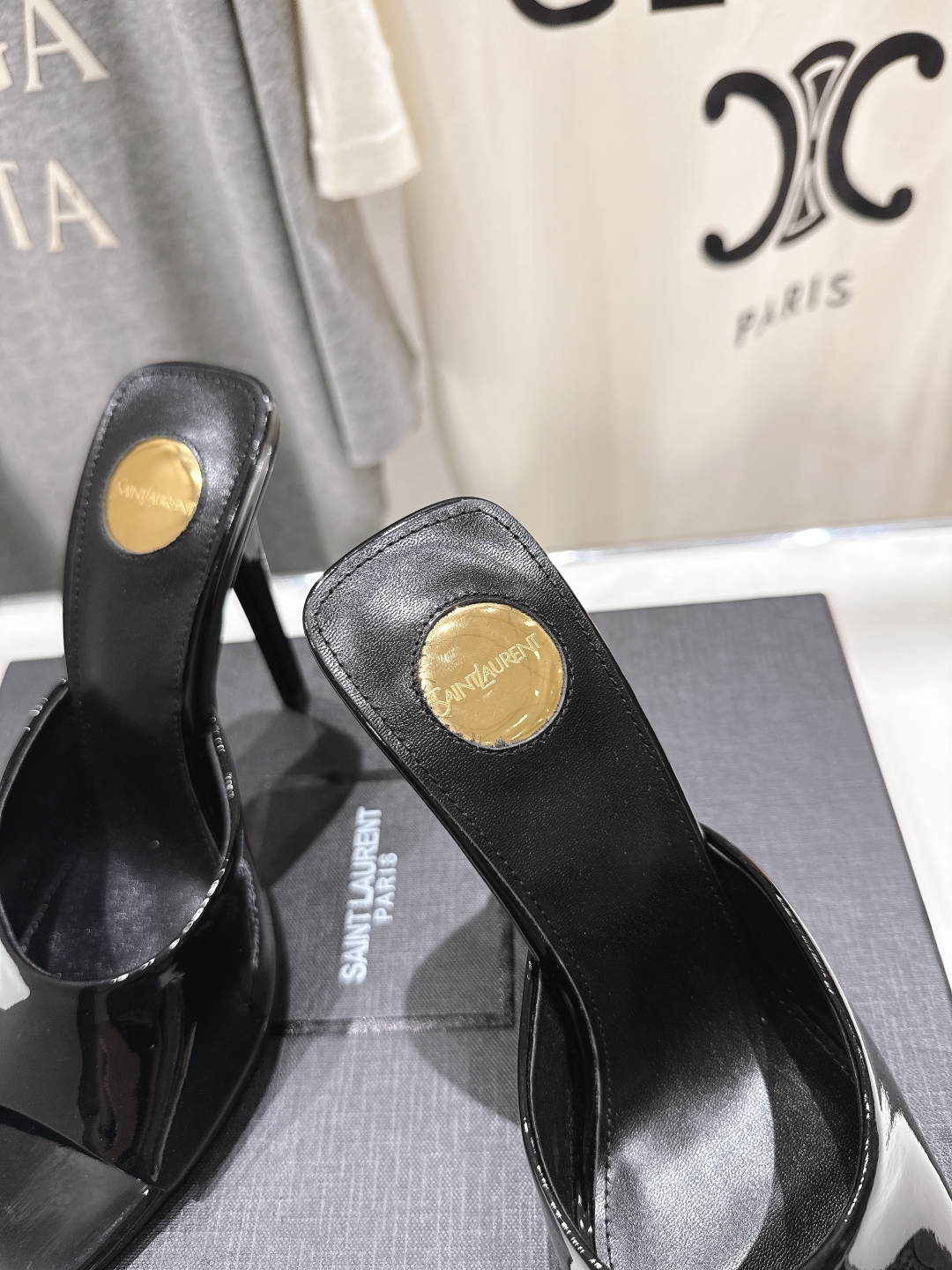 高版本出厂
 SAINT LAUREN*～圣罗兰ysl 25ss春夏全新走秀款高跟拖鞋·全新鞋型

唯有