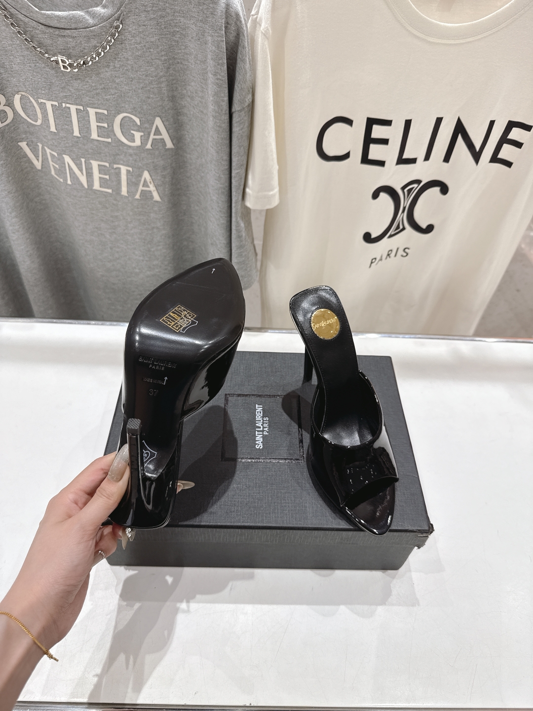 高版本出厂
 SAINT LAUREN*～圣罗兰ysl 25ss春夏全新走秀款高跟拖鞋·全新鞋型

唯有