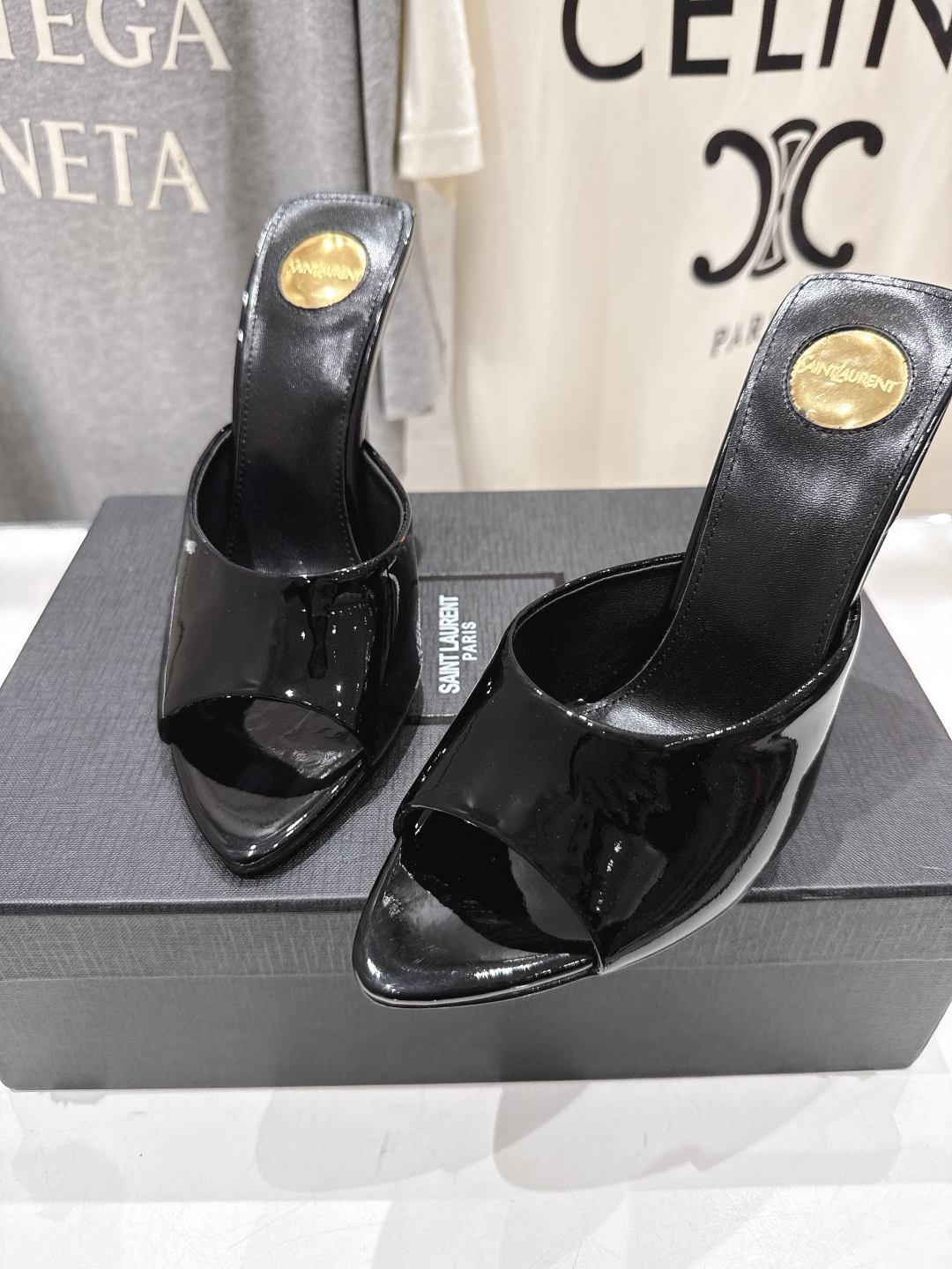 高版本出厂
 SAINT LAUREN*～圣罗兰ysl 25ss春夏全新走秀款高跟拖鞋·全新鞋型

唯有