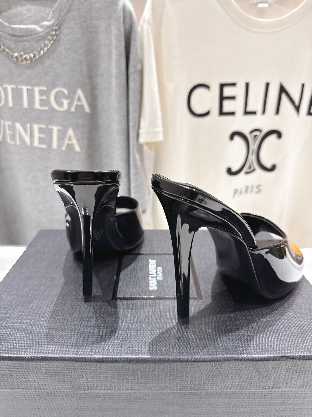 高版本出厂
 SAINT LAUREN*～圣罗兰ysl 25ss春夏全新走秀款高跟拖鞋·全新鞋型

唯有