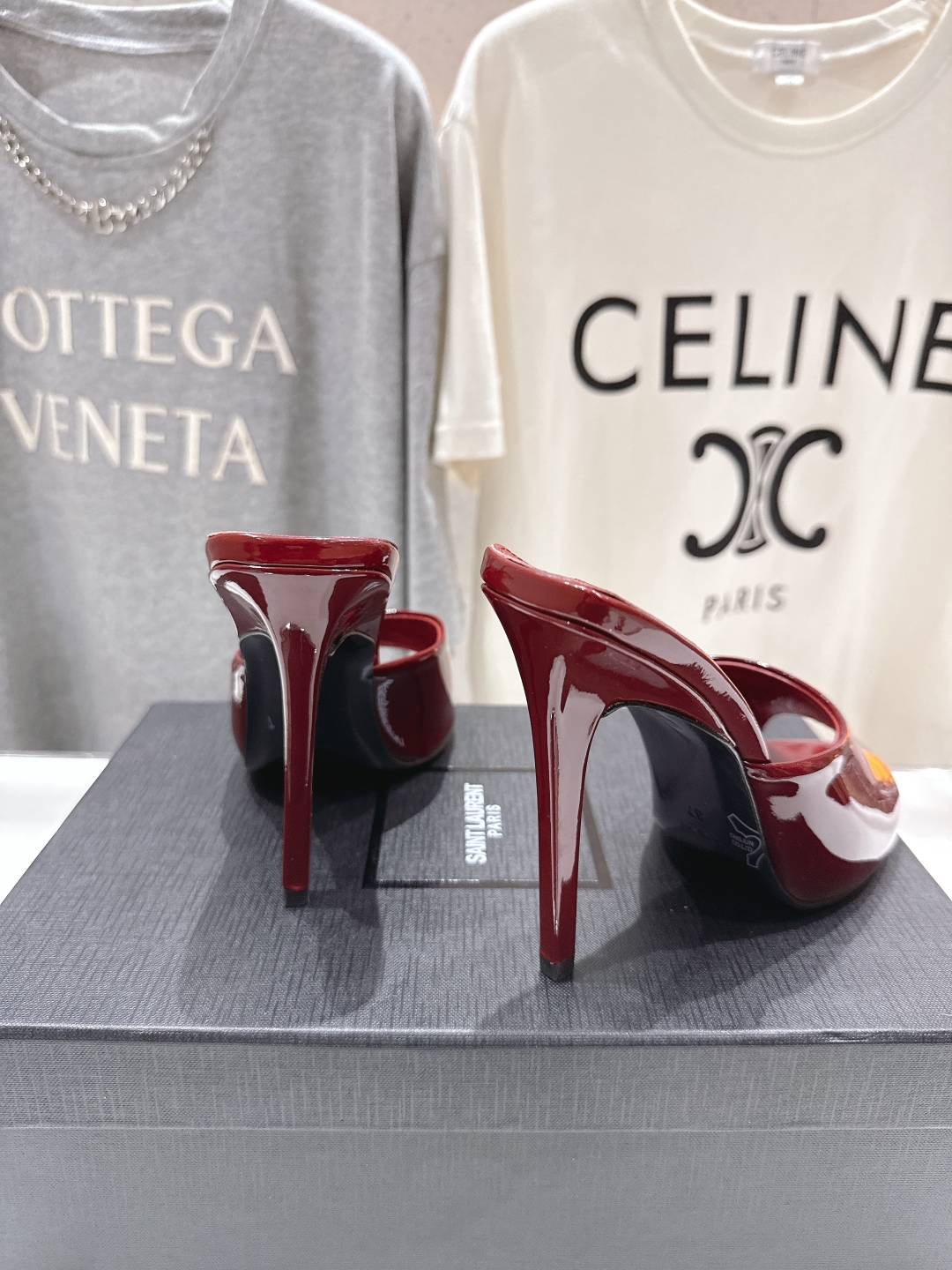高版本出厂
 SAINT LAUREN*～圣罗兰ysl 25ss春夏全新走秀款高跟拖鞋·全新鞋型

唯有