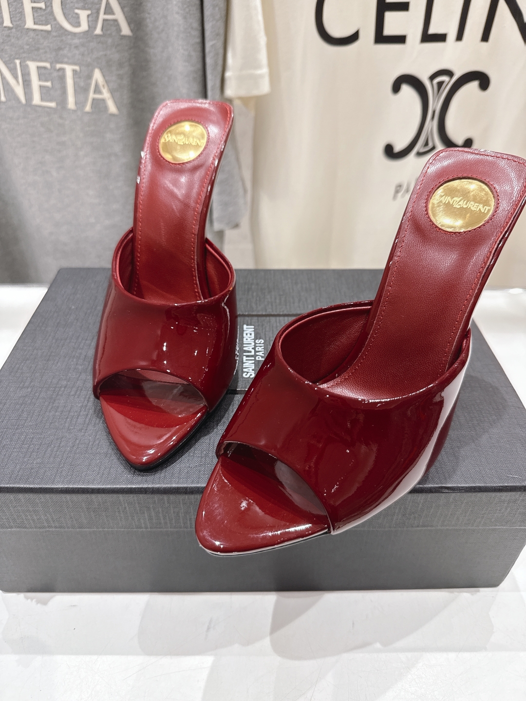 高版本出厂
 SAINT LAUREN*～圣罗兰ysl 25ss春夏全新走秀款高跟拖鞋·全新鞋型

唯有