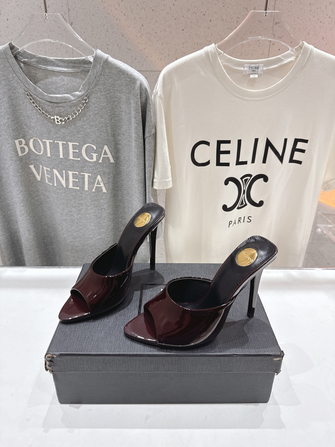 高版本出厂
 SAINT LAUREN*～圣罗兰ysl 25ss春夏全新走秀款高跟拖鞋·全新鞋型

唯有