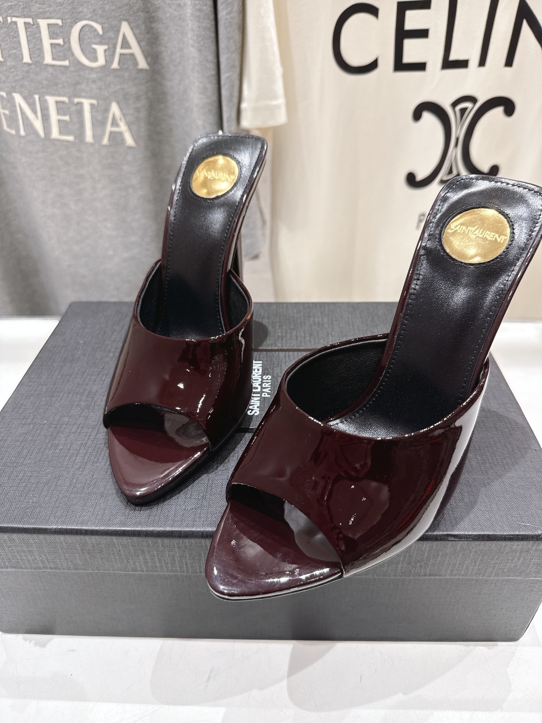 高版本出厂
 SAINT LAUREN*～圣罗兰ysl 25ss春夏全新走秀款高跟拖鞋·全新鞋型

唯有