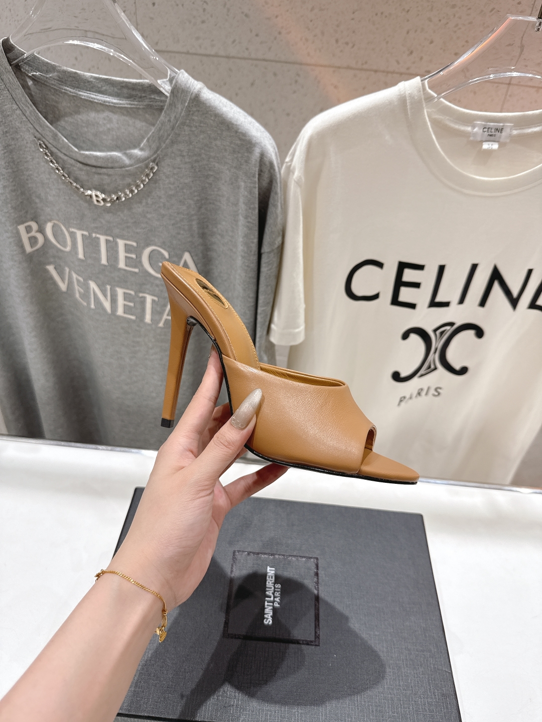 高版本出厂
 SAINT LAUREN*～圣罗兰ysl 25ss春夏全新走秀款高跟拖鞋·全新鞋型

唯有