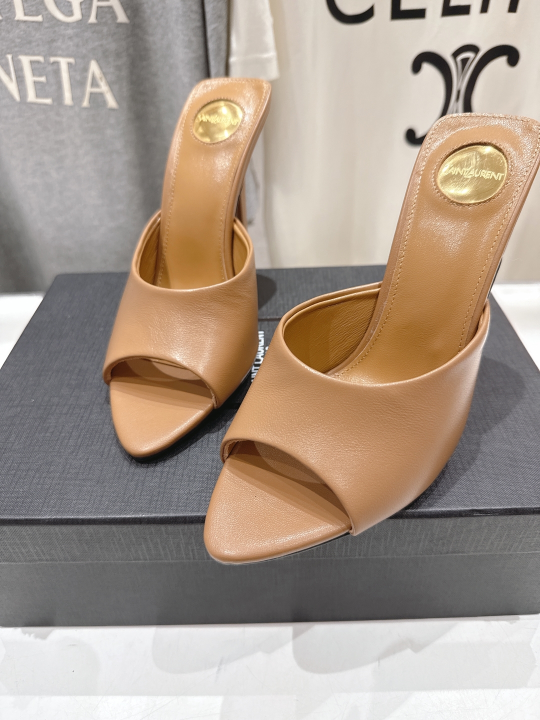 高版本出厂
 SAINT LAUREN*～圣罗兰ysl 25ss春夏全新走秀款高跟拖鞋·全新鞋型

唯有