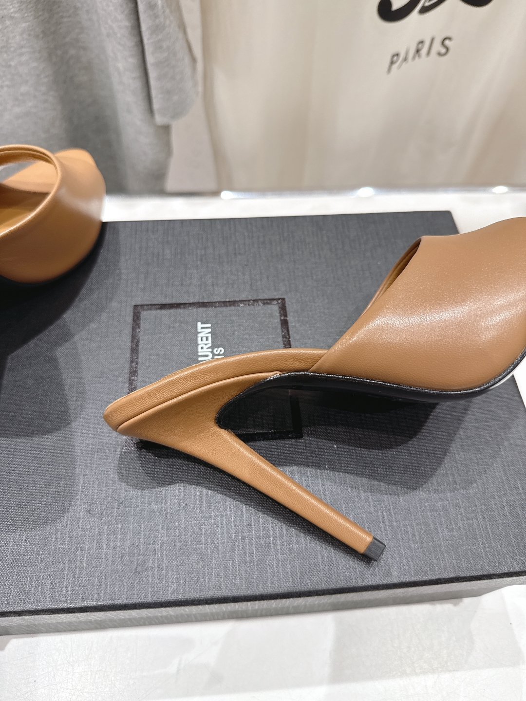 高版本出厂
 SAINT LAUREN*～圣罗兰ysl 25ss春夏全新走秀款高跟拖鞋·全新鞋型

唯有
