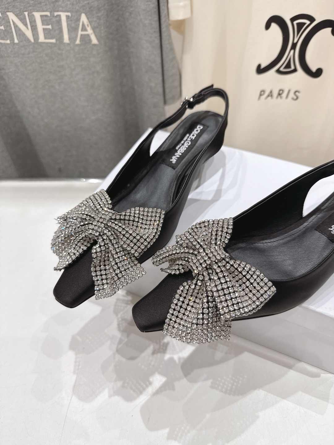 高版本出厂
 𝐃&️𝐆 2025春夏新品高跟凉鞋🆕
DOLCE & GABBANA...DG杜嘉班纳时装