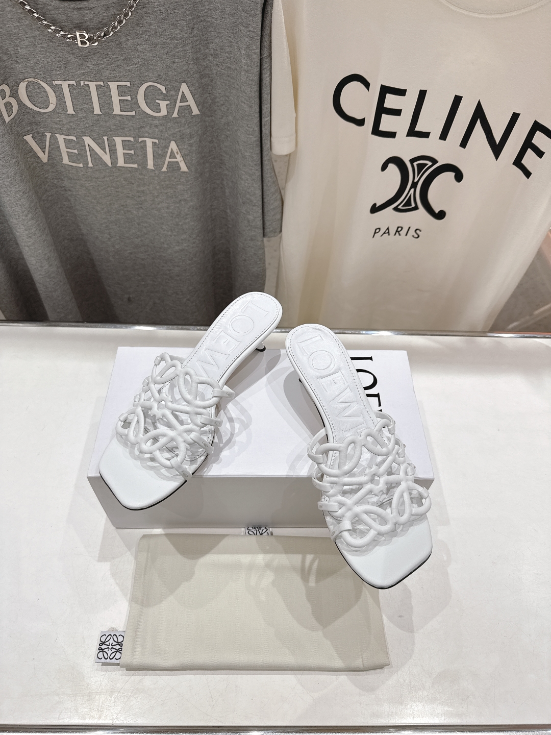 高版本出厂 高跟
  LOEWE/罗意威2025/ss新品复古风小高跟沙滩拖鞋～小红书、外网火爆款

最