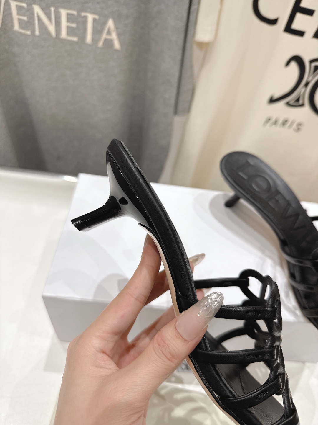 高版本出厂 高跟
  LOEWE/罗意威2025/ss新品复古风小高跟沙滩拖鞋～小红书、外网火爆款

最