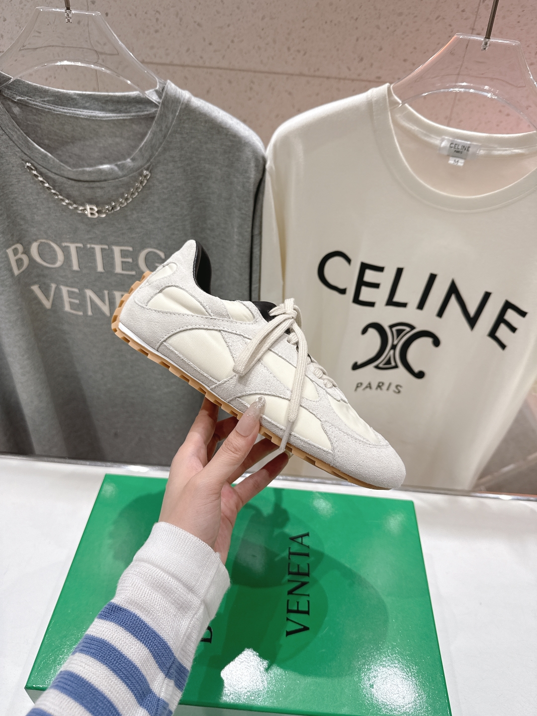 高版本出厂  男码+20
  Bottega Veneta/BV2025ss最新IVULCAN系列情侣款