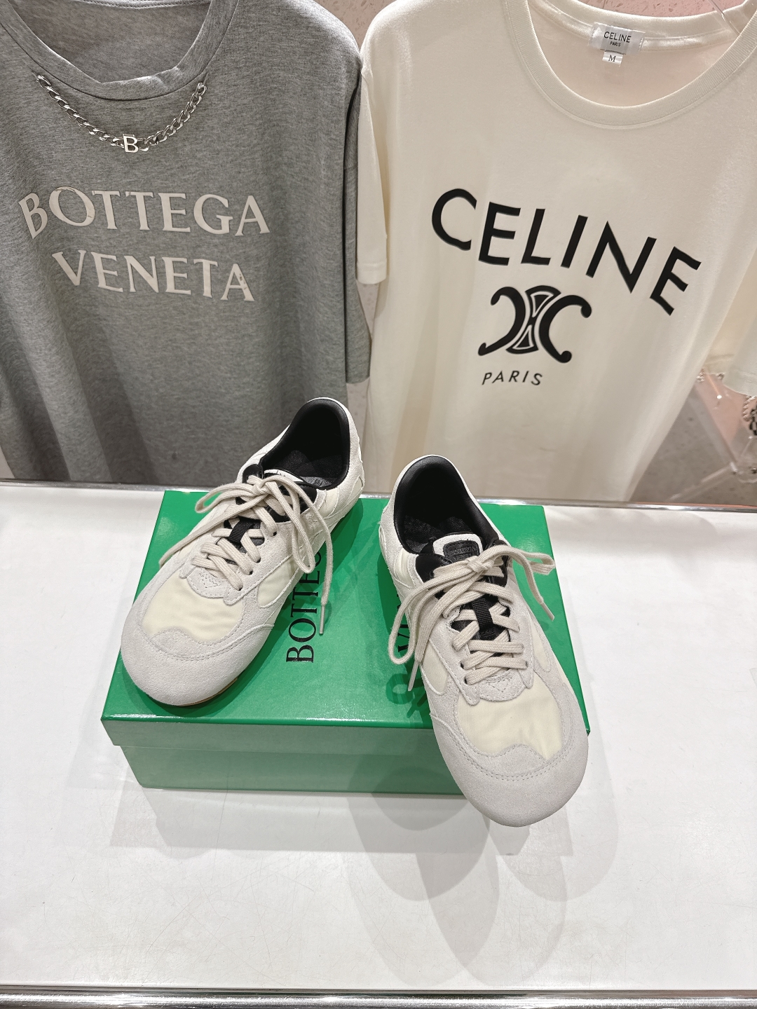 高版本出厂  男码+20
  Bottega Veneta/BV2025ss最新IVULCAN系列情侣款