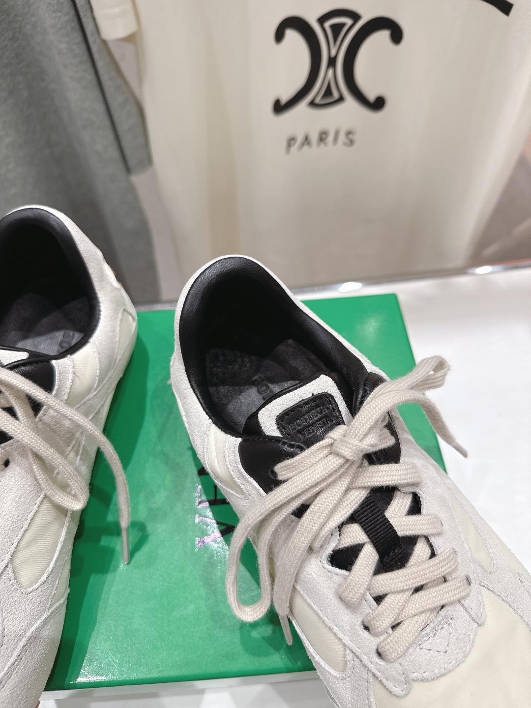 高版本出厂  男码+20
  Bottega Veneta/BV2025ss最新IVULCAN系列情侣款