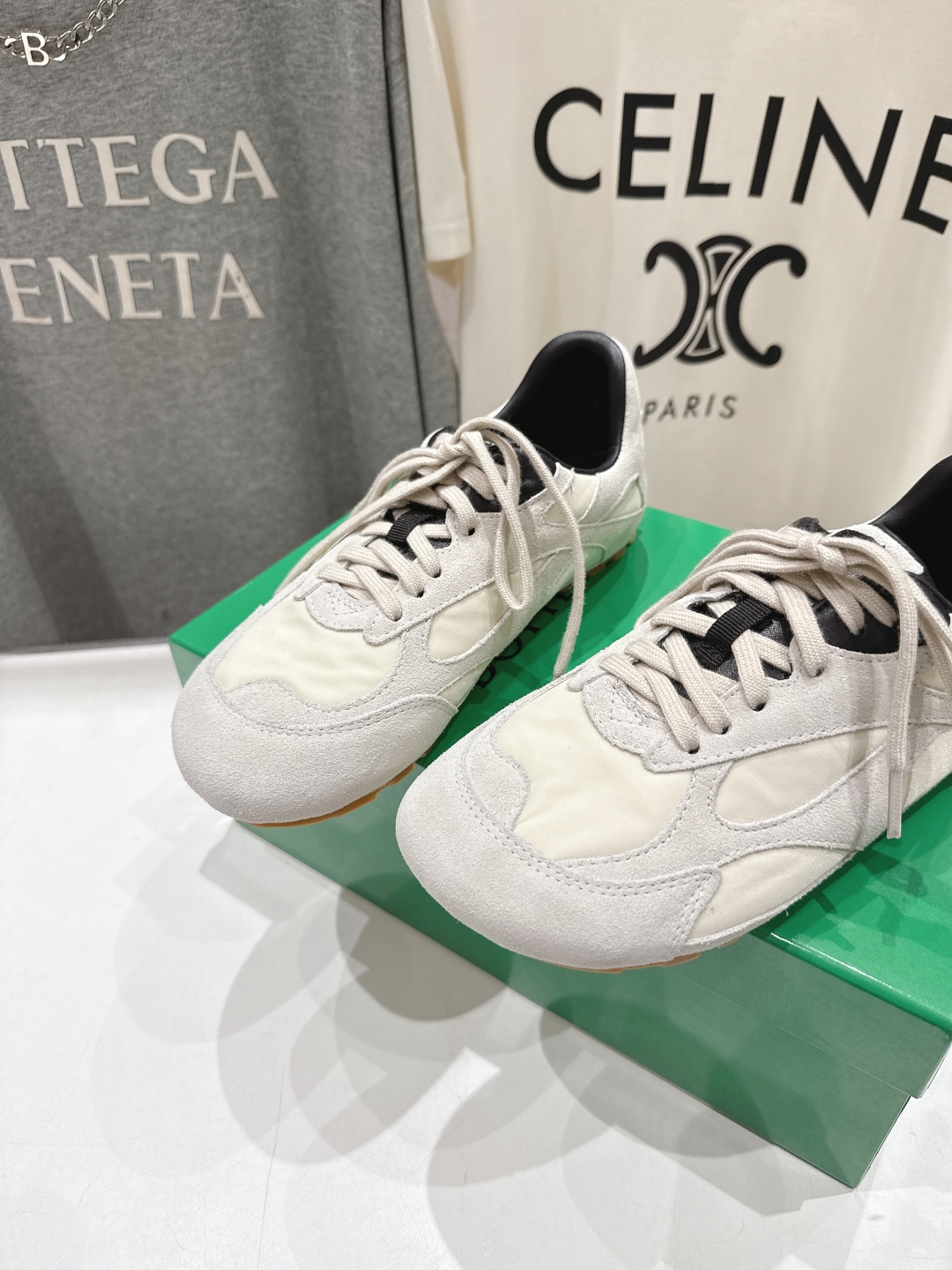 高版本出厂  男码+20
  Bottega Veneta/BV2025ss最新IVULCAN系列情侣款