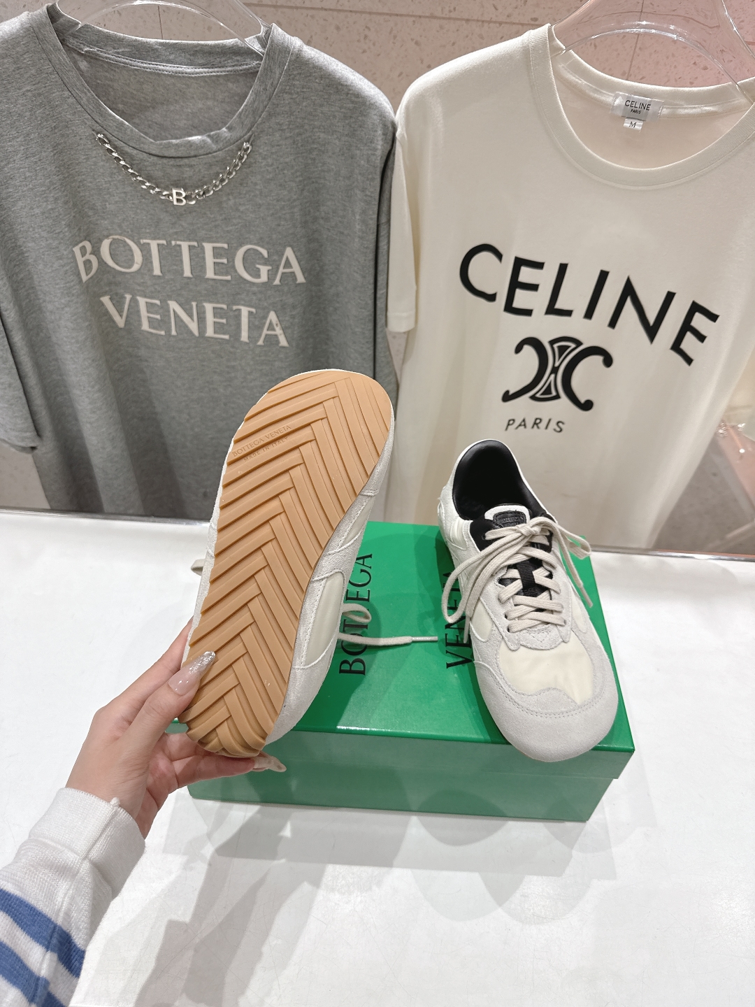 高版本出厂  男码+20
  Bottega Veneta/BV2025ss最新IVULCAN系列情侣款