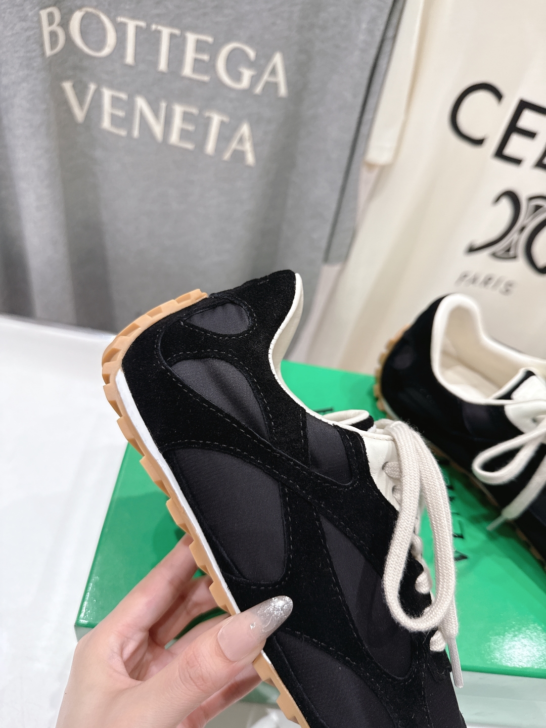 高版本出厂  男码+20
  Bottega Veneta/BV2025ss最新IVULCAN系列情侣款