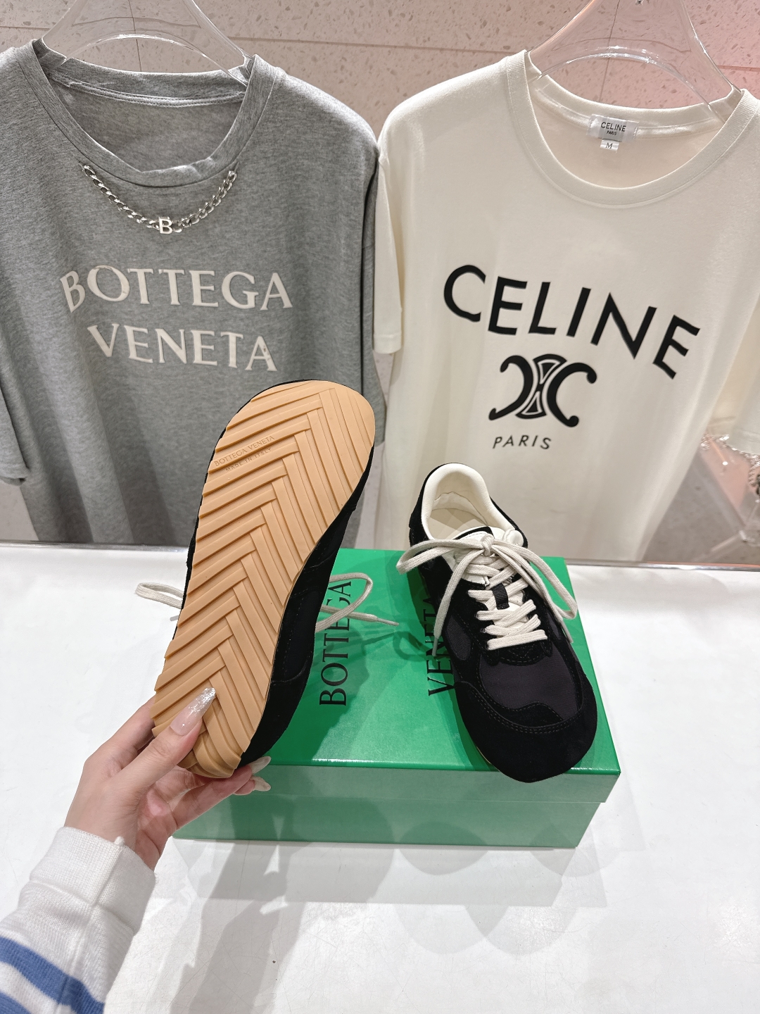 高版本出厂  男码+20
  Bottega Veneta/BV2025ss最新IVULCAN系列情侣款