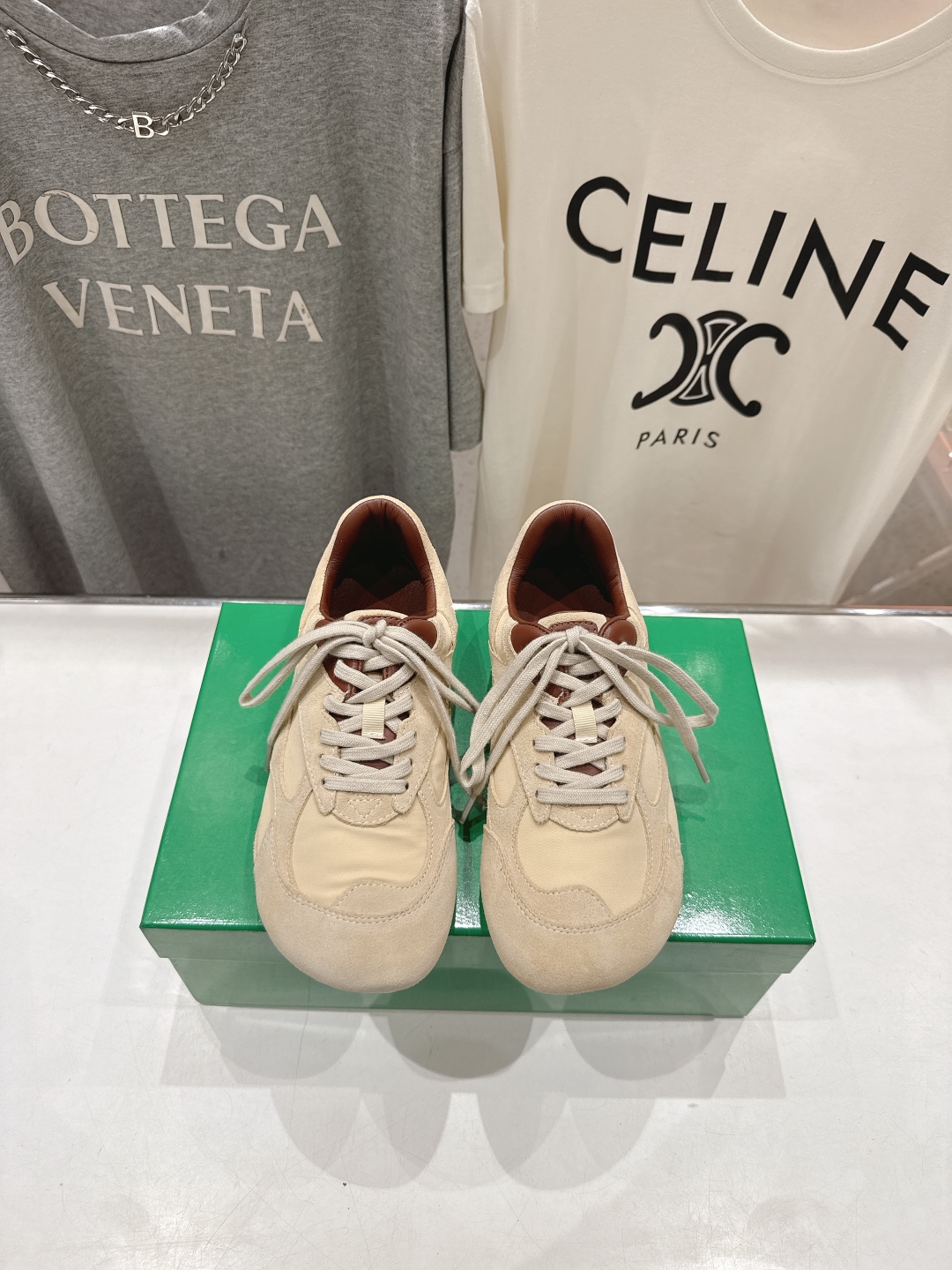 高版本出厂  男码+20
  Bottega Veneta/BV2025ss最新IVULCAN系列情侣款